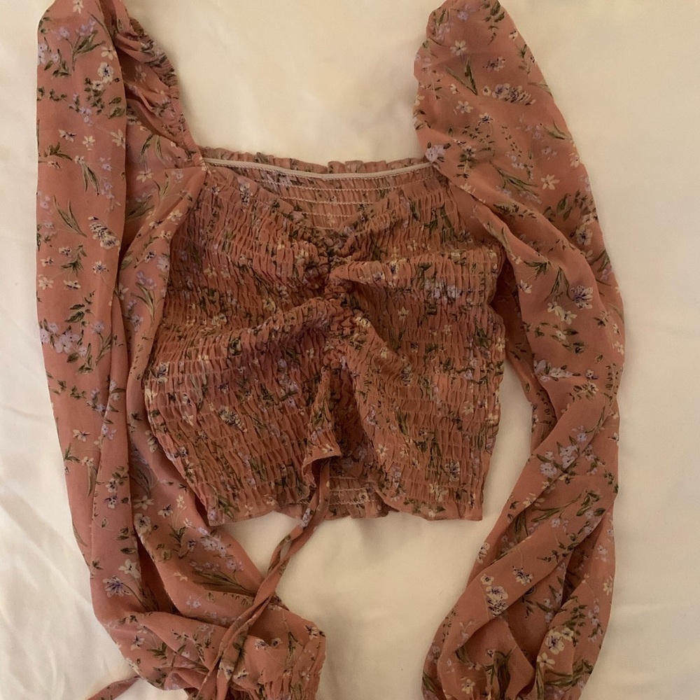 Cute Spring Top ✨💕 - Picture 2 of 3